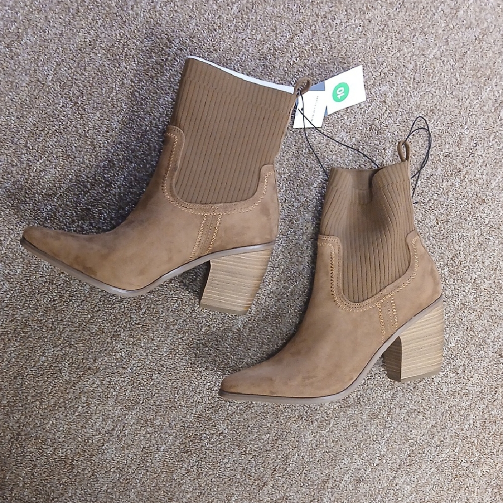 Universal Thread Tan Ribbed Heeled Boots - Picture 4 of 7